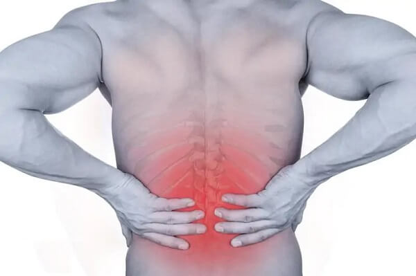 Nguyên nhân đau lưng giữa và cách điều trị